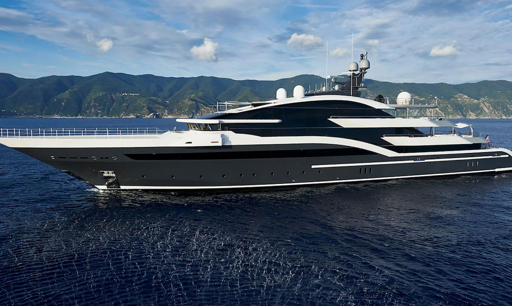 displacement motor yachts