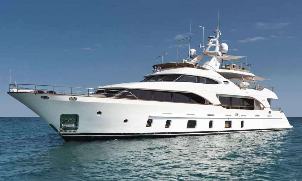 Benetti105_ext01-pre-owned