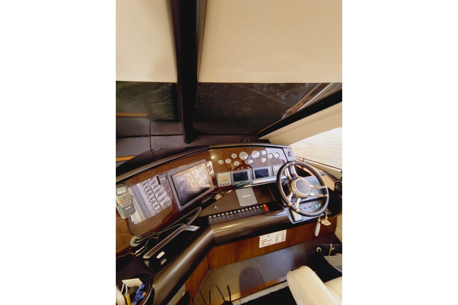 Sunseeker60_int04