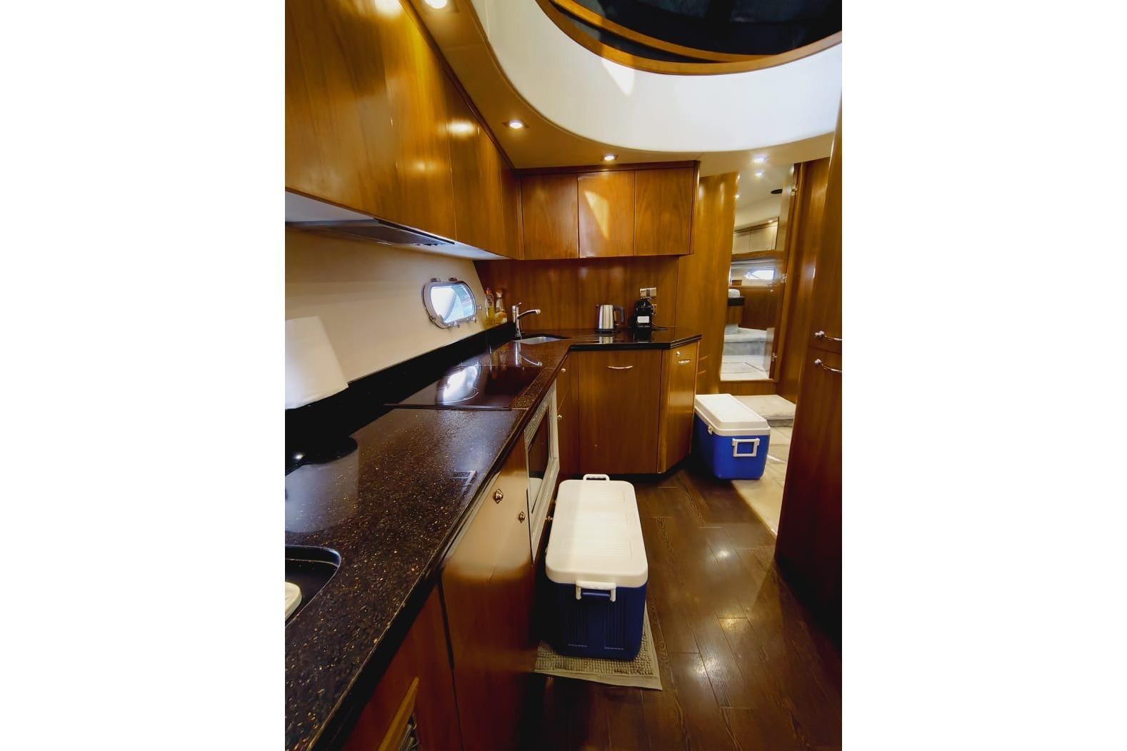 Sunseeker60_int07