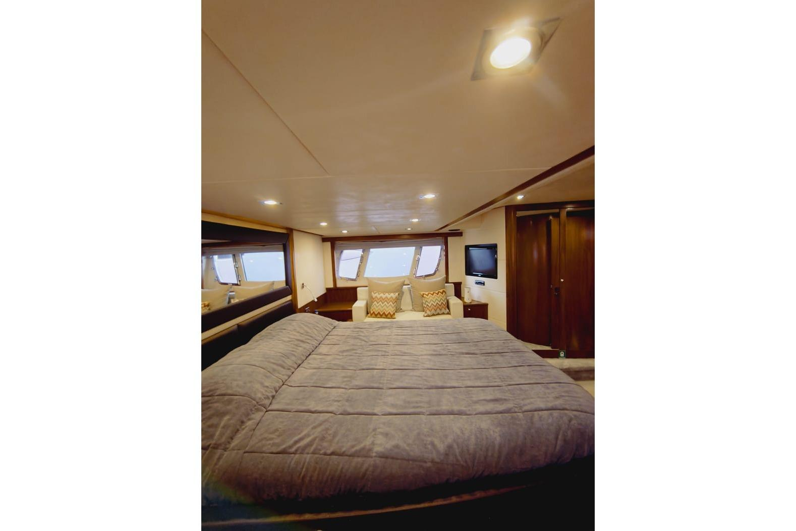 Sunseeker60_int09